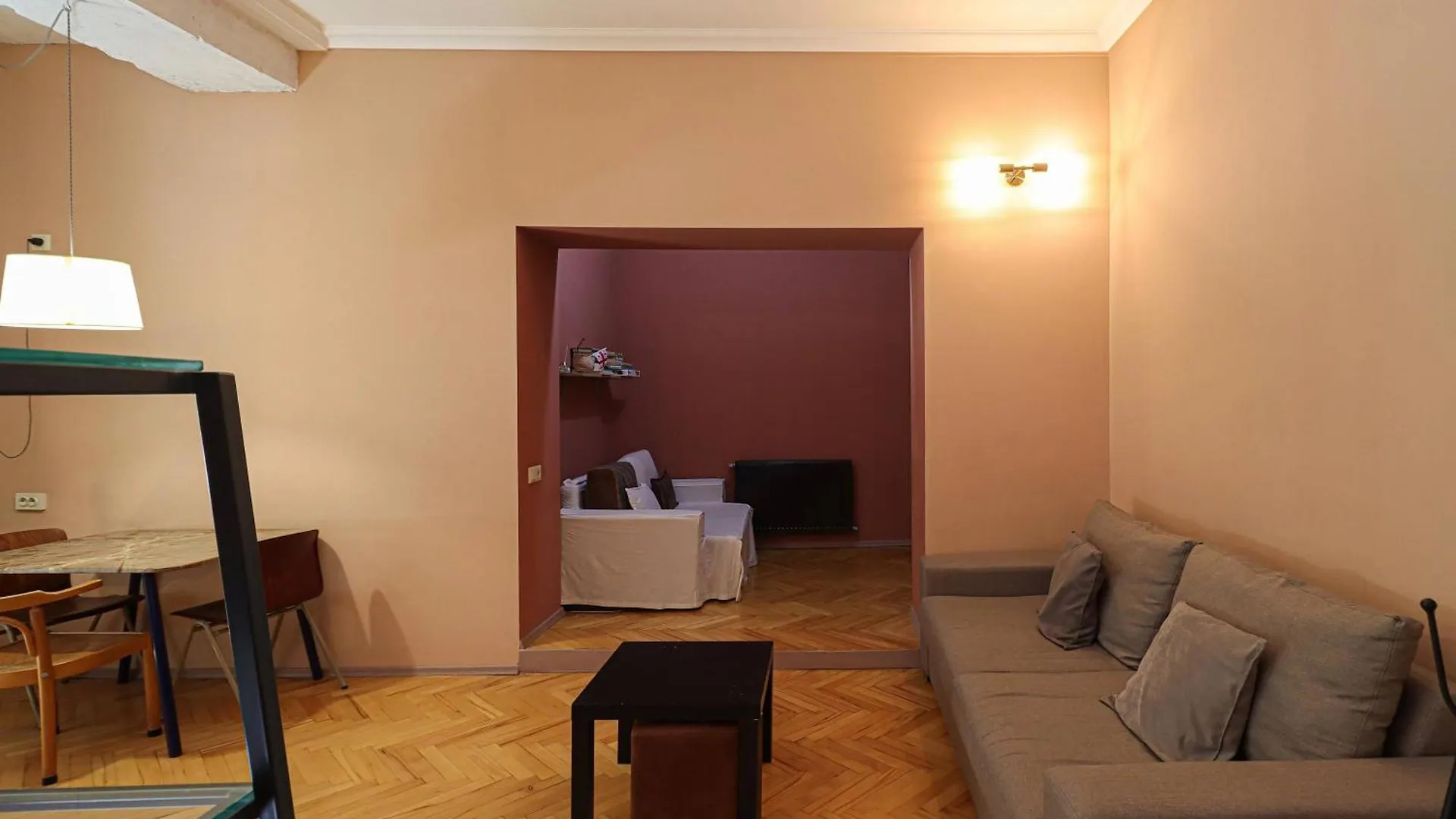 Spacious 1Br Apartment In The Heart Of Tbilisi 0*,