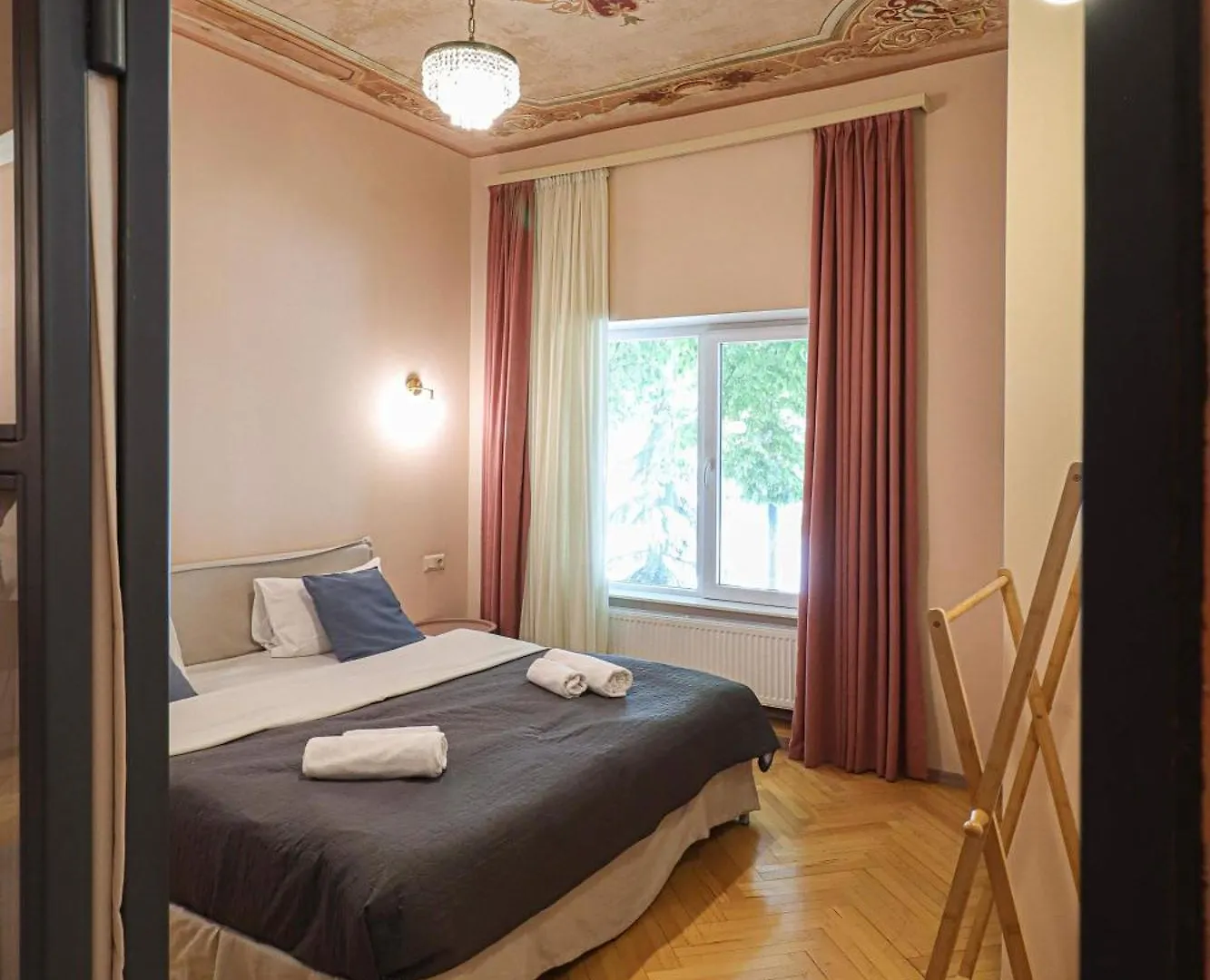 Spacious 1Br Apartment In The Heart Of Tbilisi