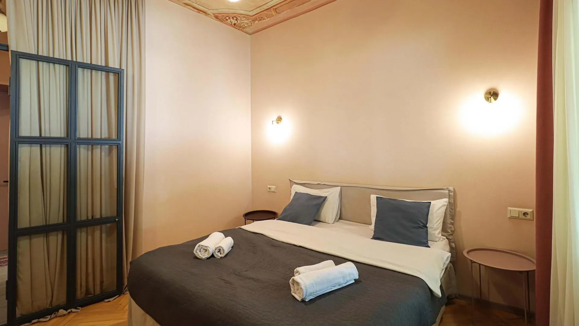 Spacious 1Br Apartment In The Heart Of Tbilisi