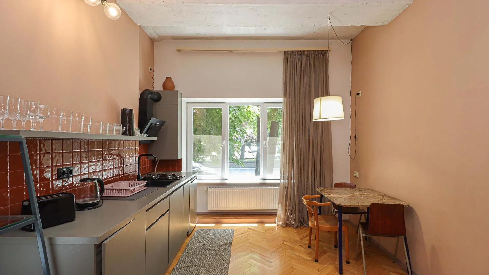 Spacious 1Br Apartment In The Heart Of Tbilisi 0*,